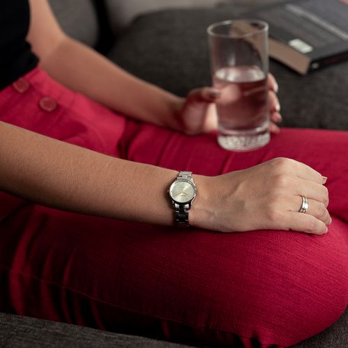 Relógio Feminino Prata com Mostrador Efeito Metálico