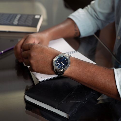 Relógio Masculino Clássico Prata Com Visor Azul