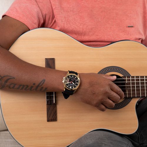Relógio Masculino Com Pulseira Silicone e Pespontos Dourado