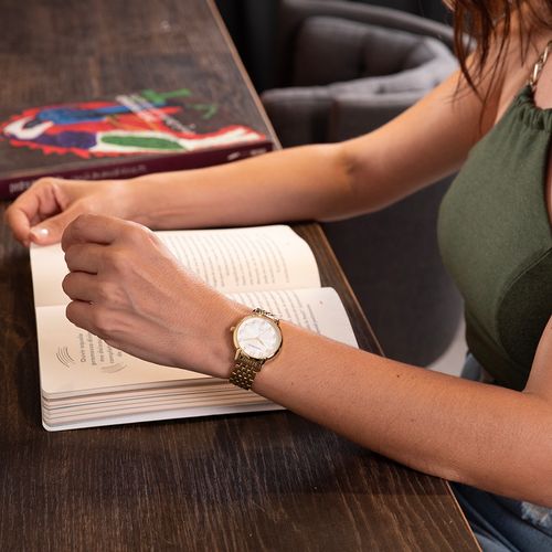 Relógio Feminino Clássico Visor Texturizado Dourado