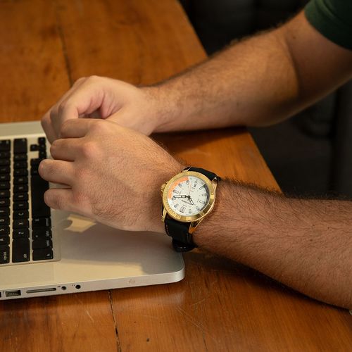 Relógio Masculino Dourado Pulseira de Silicone
