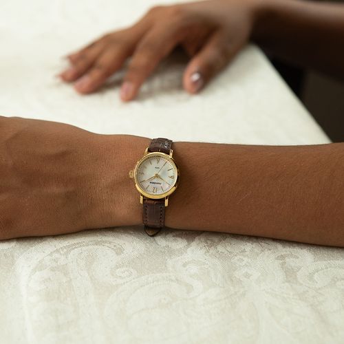 Relógio Feminino Dourado Mostrador Madrepérola