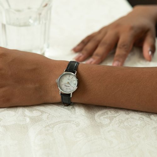 Relógio Feminino Prata Mostrador Madrepérola