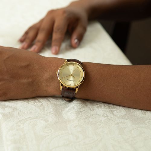 Relógio Feminino Dourado Efeito Metálico