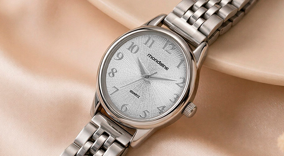 Relógio Feminino Oval Prata Textura Metálica